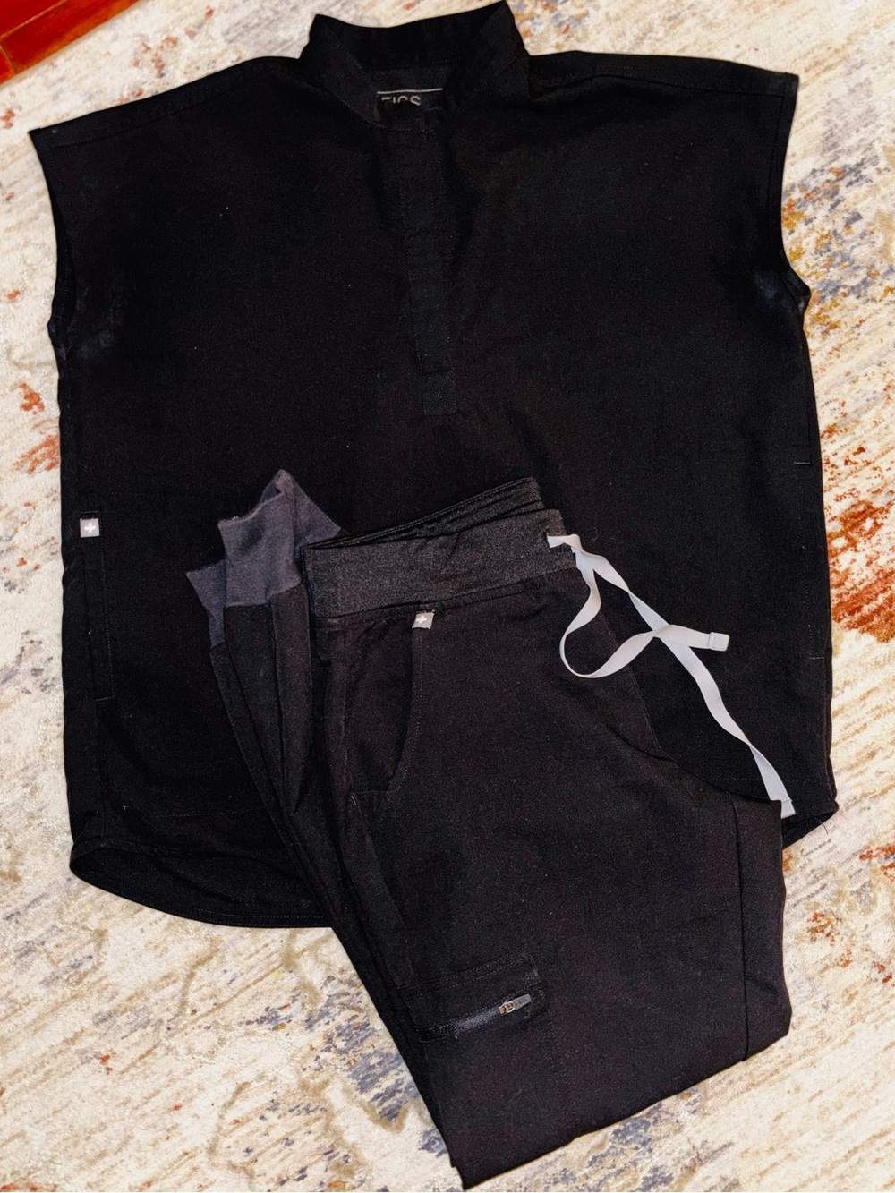 Figs Black Scrub Set